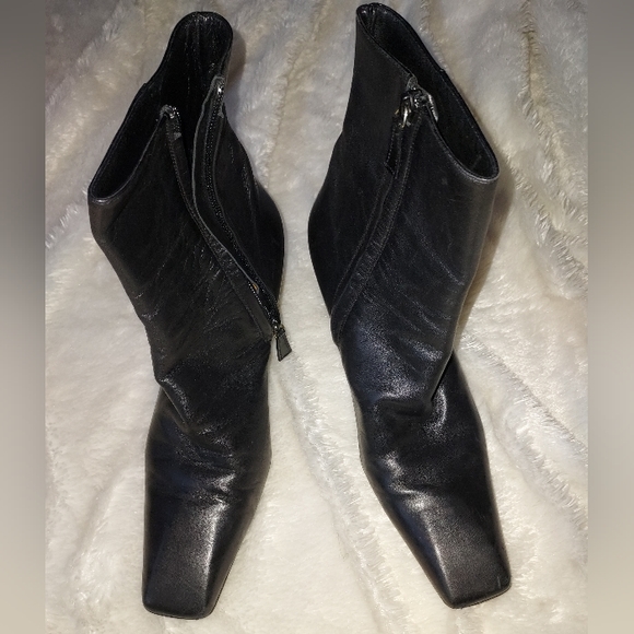 Authentic Gucci Geniune Leather Block Heeled Ankle Boots - Picture 3 of 7